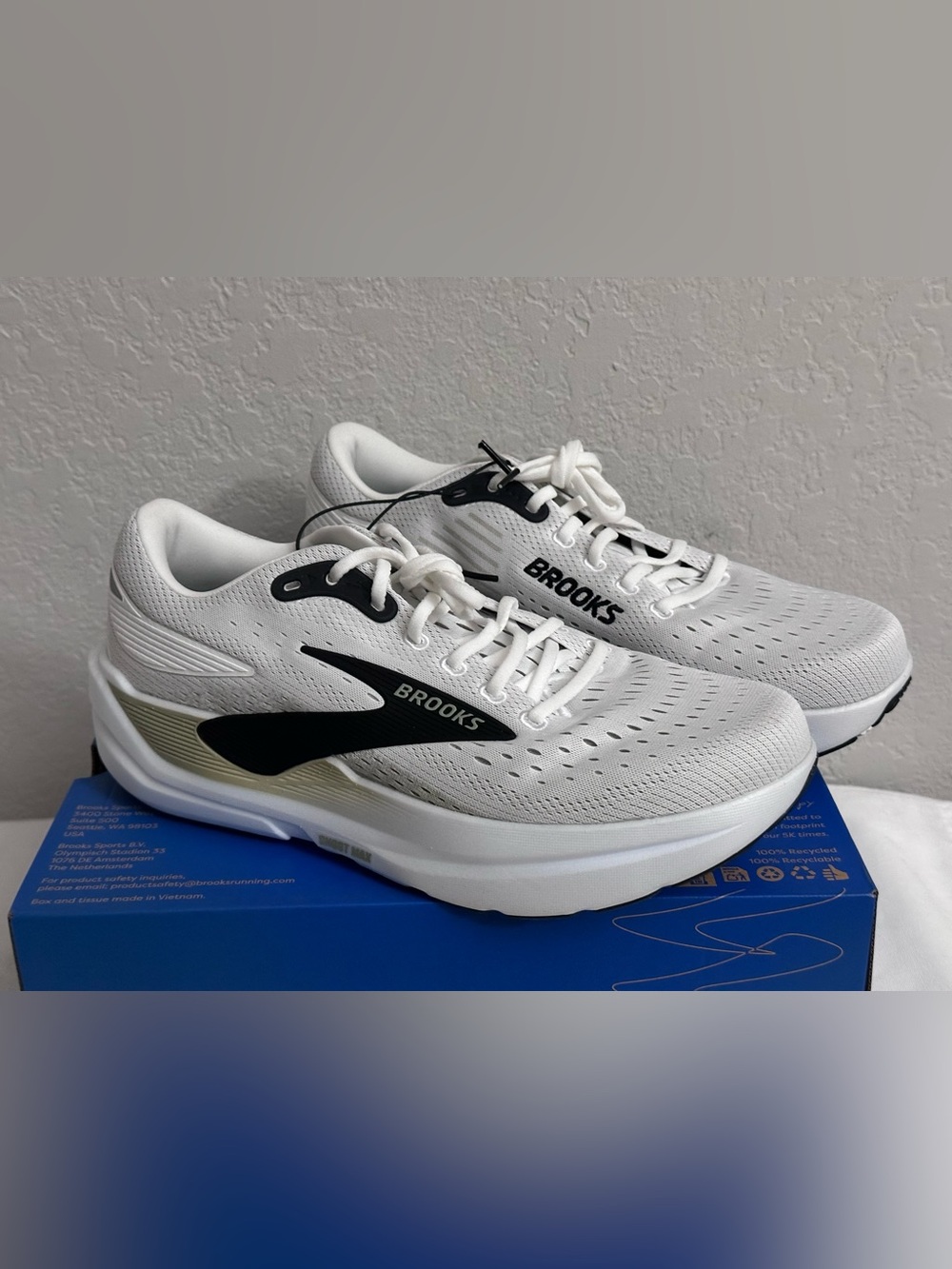 Brooks Men’s Ghost Max 3 Running Shoes Size 11.5 Bright White/Tea/Black